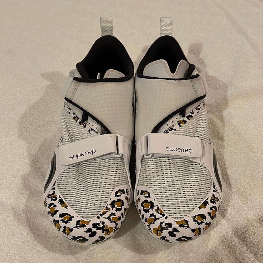 EUC Nike Leopard SuperRep Spin shoes 9